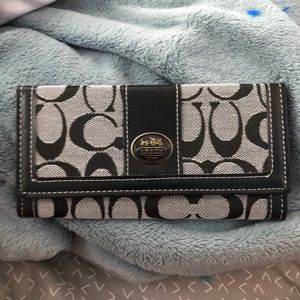 vintage coach wallet in perfect condition!!!